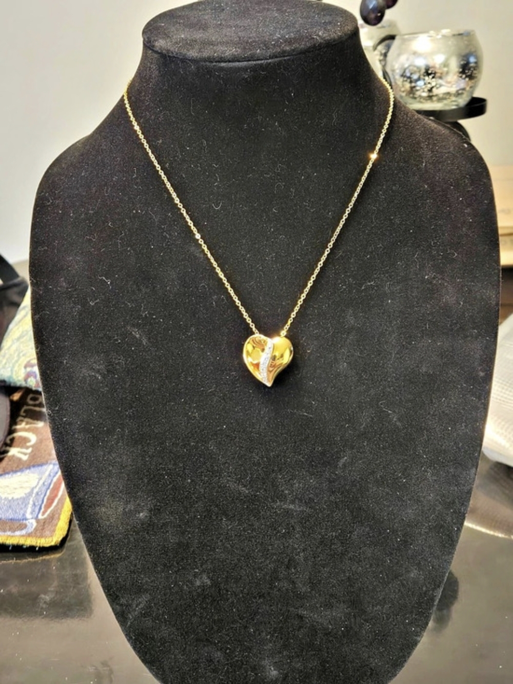 Love Always heart pendant Heart Pendant Necklace in Gold Like New